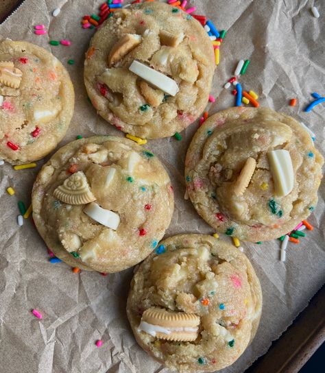 Golden oreo funfetti cookies White Oreo Cookies, Golden Oreo Funfetti Cookies, Gourmet Oreo Cookies, Funfetti Oreo Cookies, White Chocolate Funfetti Cookies, Golden Oreo Cookie Recipes, Half And Half Cookies, Oreo Sugar Cookies, Funfetti Treats