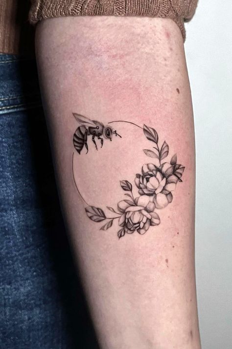 Let It Be Tattoo With Bee, Strawberry And Bee Tattoo, Peony And Bee Tattoo, Bee Couple Tattoo, Honey Bee Tattoos For Women, Fineline Bee Tattoo, Bumble Bee Tattoo Flowers, Ladies Tattoo Ideas, Bee With Flowers Tattoo