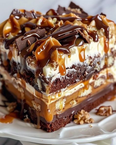 Cookings Juicy Turtle Poke Cake Recipe, Chocolate Caramel Poke Cake, Turtle Poke Cake, Turtle Dessert, Angel Food Cake Desserts, Turtle Cake, Caramel Desserts, Box Chocolate, Poke Cake Recipes