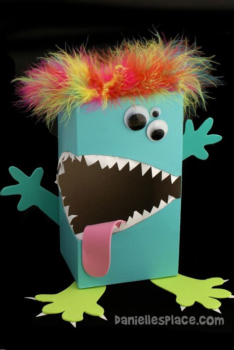 Monster Valentine, Valentine Boxes For School, Kids Valentine Boxes, Saint Valentin Diy, Valentine Card Box, Valentines Bricolage, Monster Valentines, Monster Crafts, Box Craft