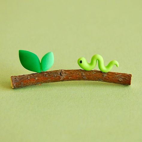 Inch Worm, Polymer Clay Kunst, Play Clay, Cool Breeze, Polymer Clay Animals, Cute Polymer Clay, Polymer Clay Miniatures, Clay Figurine, Clay Animals