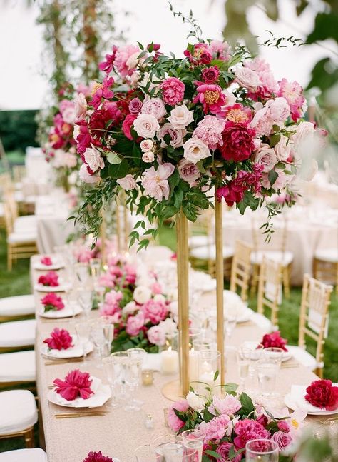 Shades Of Pink Flower Centerpieces, Red And Pink Ceremony Flowers, Pink Wedding Ceremony Decor, Dior Dinner Party, Pink Floral Arrangements Wedding, Dark Pink Wedding Flowers, Pink Wedding Flower Arrangements, Pink Centerpieces Wedding, Hot Pink Wedding Theme