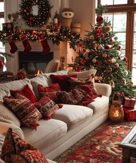 Christmas Home Interior, Nostalgic Christmas Decor, Christmas Decor Ideas Aesthetic, Christmas Ambience, Xmas Aesthetic, Xmas House, Christmas Cozy, Nostalgic Christmas, Christmas Dreaming