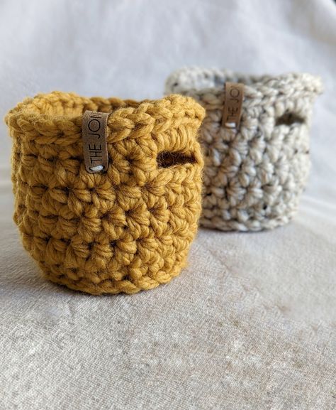 Free Crochet Basket Pattern. Easy and quick crochet tutorial for making adorable small baskets for anywhere in your home. Mini Basket Crochet Free Pattern, Crochet Small Basket Free Pattern, Small Crochet Basket Pattern Free, Crochet Small Basket, Crochet Mini Basket, Gift For New Home Owner, Bathroom Decor Boho, Farmhouse Basket, Crochet Mini Bag