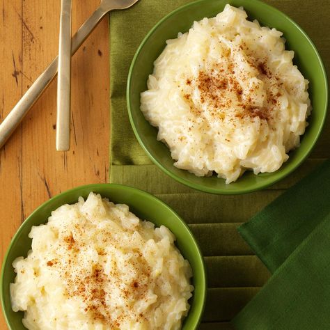 Swedish Christmas Rice Pudding Christmas Rice Pudding, Scandinavian Desserts, Classic Christmas Dessert, Christmas Rice, Rice Pudding Recipes, Rice Pudding Recipe, Angel Food Cake Mix Recipes, Comfort Desserts, Scandinavian Food