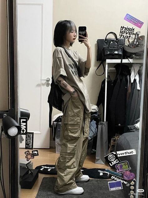 Outfit Ideas Baggy, Tomboy Outfits, Tomboy Style Outfits, On The Floor, Style Outfits, Fit Inspo, The Floor, Fashion Inspo Outfits, Harajuku