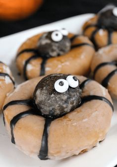 Halloween Party Food Breakfast, Food Ideas For Halloween Party For Kids, Halloween Birthday Party Treats, Halloween Treat Activities For Kids, Halloween Themed Brunch Food, Halloween Birthday Breakfast, Hallowe’en Treats, Halloween Brunch Food Ideas Party, Halloween Birthday Brunch