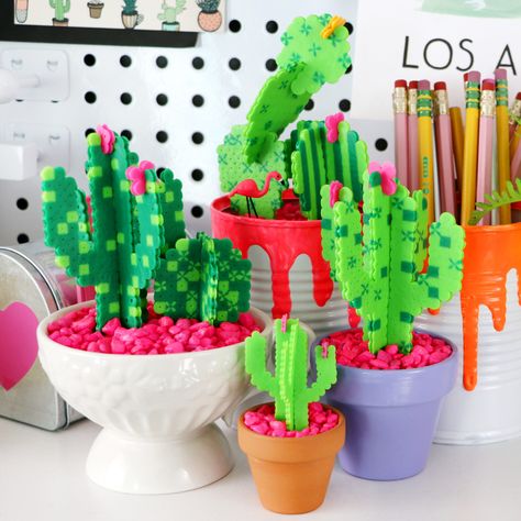 Perler Beads Projects, Perler Bead Patterns Plants, Plant Perler Bead Patterns, Perler Bead Succulent, Perler Bead Plants, Succulent Perler Beads, Perler Cactus, 3d Perler Bead Plants, Perler Bead Designs