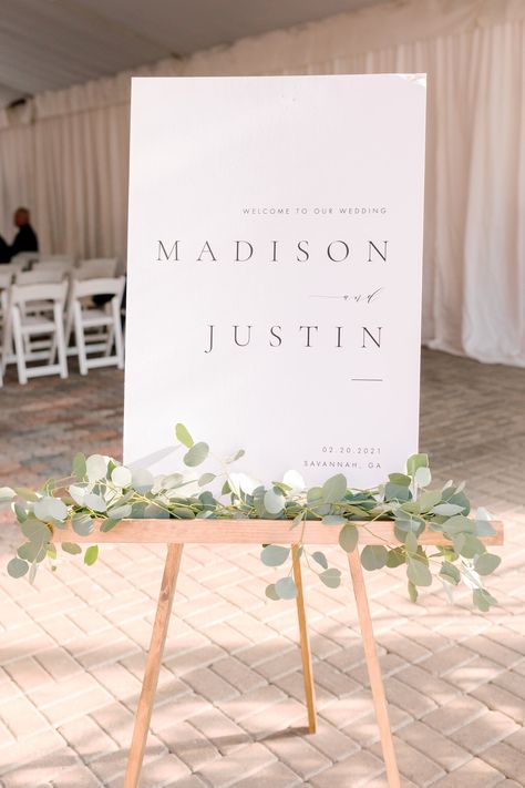 Welcome Table Flowers Wedding, Wedding Welcome Sign Minimalist, Welcome Easel Wedding, Minimal Decoration For Engagement, Wedding Signage Minimalist, Welcome Sign At Wedding, Wedding Sign On Easel, Welcome Sign Ideas Wedding, Wedding Welcome Sign Easel