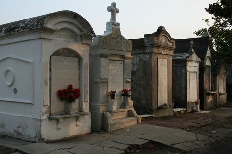 Lafayette Cemetery, New Orleans Cemetery New Orleans, New Orleans Witch, Witch Photoshoot, Lafayette Cemetery, Queen Of The Damned, The Vampire Chronicles, American Gothic, Interview With The Vampire, Southern Gothic