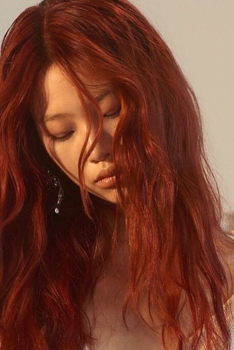 Asian Red Hair, Red Orange Hair, Cheveux Oranges, Hoyeon Jung, Red Hair Inspo, Long Red Hair, Beachy Waves, Dye My Hair, Long Red