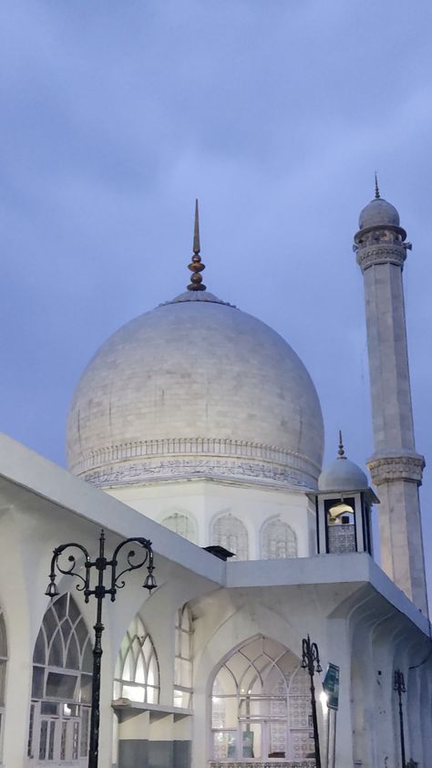 DARGAH HAZRATBAL SRINAGAR #dargah #kashmir #islam #srinagar Quran, Srinagar, Hazrat Bal Kashmir, Dargah Hazratbal Srinagar, Srinagar Kashmir Photography, Hazratbal Srinagar, Kashmir Culture, Quran Wallpaper, Taj Mahal