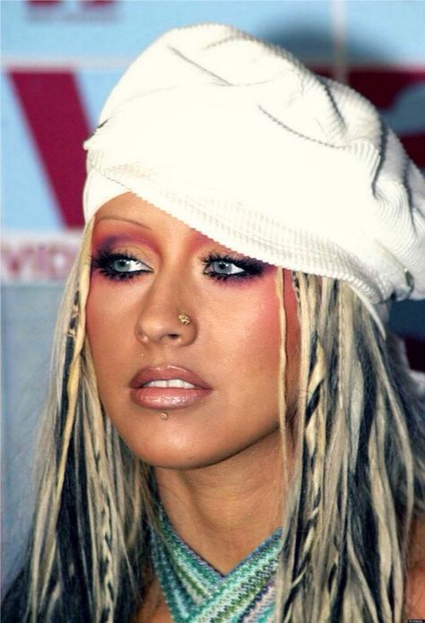 2000s Christina Aguilera, Christina Aguilera Costume, Christina Aguilera 2000, Christina Aguilera Hair, 00s Makeup, 2000 Makeup, Christina Aguilera 2000s, Mcbling Fashion, Y2k Makeup