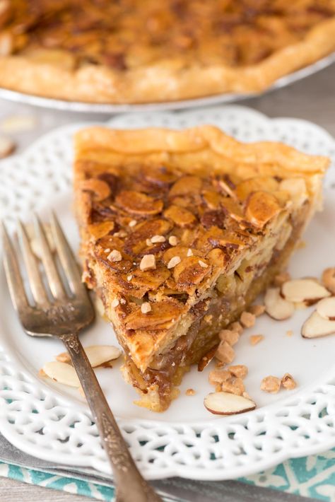 EASY Toffee Almond Pie - this pie recipe is like a pecan pie but with almonds and toffee instead! Pie, Holiday Pie Recipes, Easy Pie Recipe, Holiday Pies Recipes, Almond Pie, Easy Toffee, Holiday Pie, Cranberry Pie, Crazy For Crust