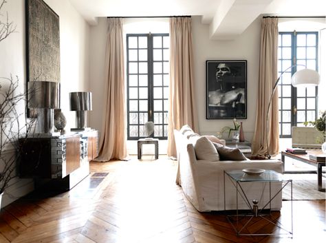 Another Fabulous Paris Apartment Parisian Chic Apartment, Beautiful Flooring, Apartment Chic, Paris Home, Vogue Living, Parisian Apartment, Paris Apartments, Design Del Prodotto, A Living Room