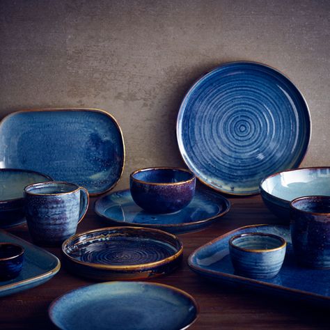 These Presentation Plates feature a high walled rim and an Aqua Blue finish, making for eye catching and unique food presentation. Blue Plates Table Setting, Decor Dinner Table, Kitchen Plates, Dining Table Decorations, Blue Dinner, Blue Teapot, Rustic Plates, Stoneware Dinnerware Sets, Smoothie Cup