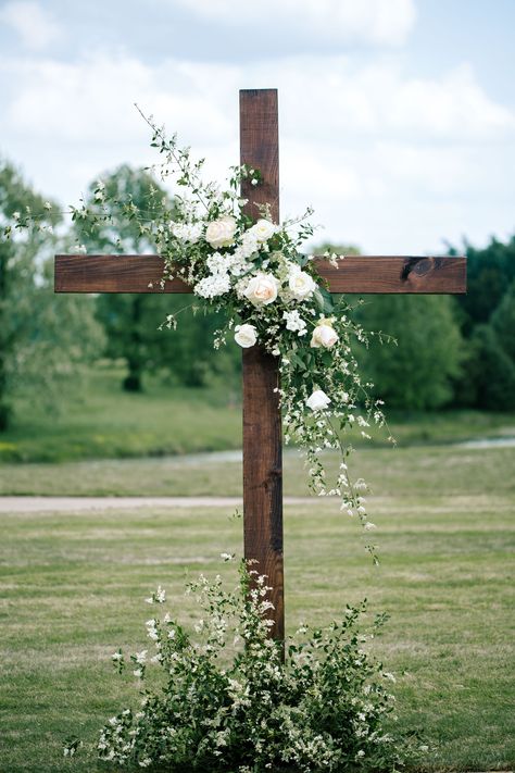 Wedding Cross Decorations Flower, Cross Wedding Alter Diy, Weddings On The Beach Ideas, Floral Wedding Ceremony Decor, Cross Wedding Alter Flowers, White Flowers On Cross Wedding, Cross Swag Wedding, Wedding Cross Decor Ceremony Backdrop, Wedding Cross Arrangement