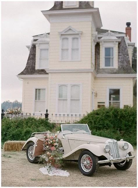 Vintage Car For Wedding, Vintage Cars Wedding, Vintage Wedding Cars, Classic Car Wedding, Destination Wedding Reception, Bridal Car, Vintage Car Wedding, Car Wedding, Wedding Transportation