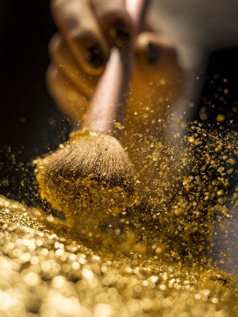 Glitter Photography, Makeup Wallpapers, Gold Aesthetic, Gold Dust, Foto Art, Photo Makeup, Yellow Aesthetic, Aesthetic Colors, Aesthetic Backgrounds