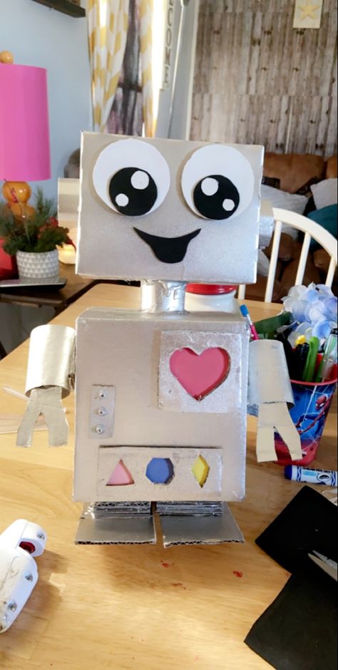 Diy Robot Valentine Boxes, Robot Valentines Boxes, How To Make A Robot Out Of Boxes, Robot Box Craft, Robot Valentine Box Ideas, Robot Art Project, Recycled Robot Project, Valentines Box For Kids, Recycle Robot