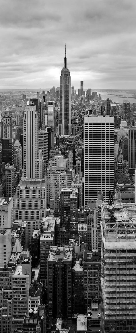 "Photographing the New York skyline" #leica New York Wallpaper, I Love New York, Black And White Photo Wall, York Wallpaper, Black And White Picture Wall, Wallpaper Disney, Disney Pocahontas, Wallpaper Pastel, New York Aesthetic