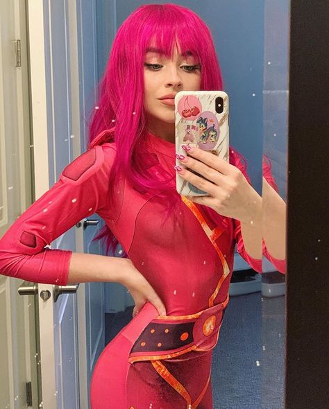 Sabrina Carpenter en Instagram: “happy halloween luv lava girl🔥☄️💖” Lava Girl, Sharkboy And Lavagirl, Sabrina Carpenter Outfits, Fav Celebrities, Fantasias Halloween, Halloween 2023, Drawing Inspo, Halloween Costumes For Girls, Halloween Looks