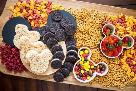 This Mickey Mouse Themed Snack Board is full of Mickey treats that are perfect for Mickey's birthday or your Disney themed party or movie night. Themed Snack Board, Movie Night Board, Mickey Treats, Disney Themed Party, Disney Themed Food, Mickey Mouse Themed Birthday Party, Disney Desserts, Disneyland Birthday, Disney Dinner