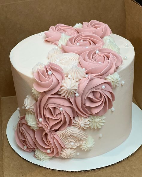 Simple Cake Design, Birthday Cake For Women Simple, Simple Cakes, Baked Food, Cake Cute, Birthday Cake For Mom, Rosette Cake, Cake Simple, Elegant Birthday Cakes