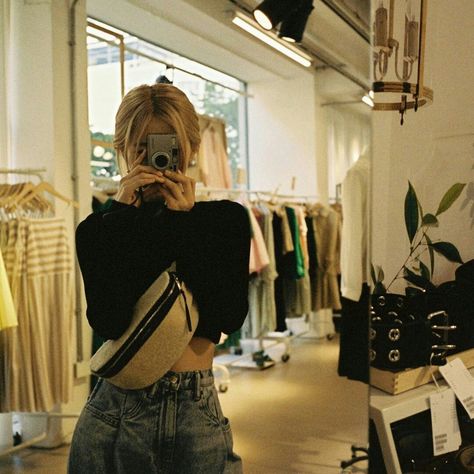 Rosé Girlfriend Material, Rosé Ig Update, Rosé Instagram Update, Instagram Roses, Gf Material, Bp Rosé, Rose And Rosie, Rosé Instagram, Park Rosé