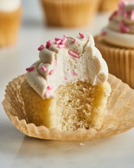 Decedent Deserts, Moist Cupcake Recipes, Best Vanilla Cupcake Recipe, Indulgent Recipes, Baked Items, Delish Cakes, Vanilla Bean Cupcakes, Beautiful Baking, Moist Cupcakes