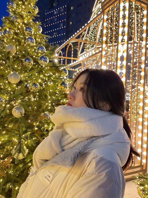 youi dreamnote Youi Dreamnote, Christmas Poses, 사진 촬영 포즈, Winter Photos, Best Photo Poses, Cute Selfies Poses, Winter Girls, Poses For Photos, Winter Fits