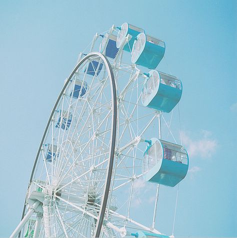 Ferris wheel Buty Jordan, Image Bleu, Photo Bleu, Blue Aesthetic Dark, Everything Is Blue, Baby Blue Aesthetic, Light Blue Aesthetic, Blue Wallpaper Iphone, Blue Aesthetic Pastel