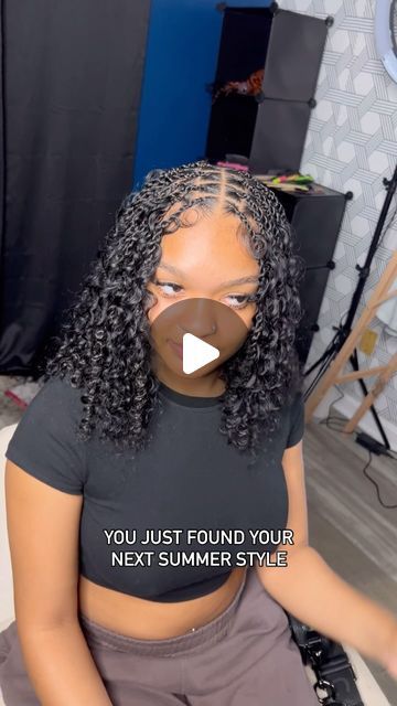 Atlanta Loc Stylist 💙 on Instagram: "🎀BOB TWISTS (shoulder length by request) + xtra synthetic blend BOHO 🤩  Since this is a new style, I’m always upgrading it. So now it comes w fuller parting off top, I like the look way better this way ! 🥰  all my clients leave looking like princesses 👸 😍  wouldn’t you agree? 🥹🔥  . . . . #bohemianlocs #boholocs #bohemianlocsatlanta #boholocsatlanta #fauxlocs #fauxlocsatlanta #atlhairbraider #braidsatlanta" Short Boho Twists With Curls, Shoulder Length Boho Twists, Bob Boho Twist, Island Twist Boho Bob, Boho Twist Bob, Bob Twist, Bob Twists, Boho Locs Bob, Twist Bob