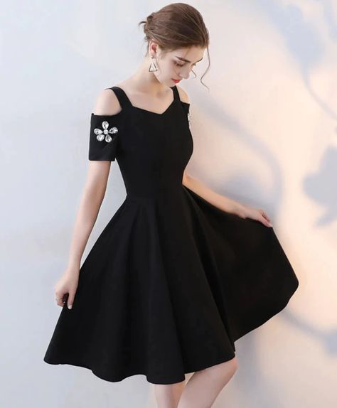 Modest A-line Simple Style Short Homecoming Dresses Little Black Dress – Simibridaldresses Elegant Homecoming Dresses, Dress For Teens, Prom Dress For Teens, Party Dress Inspiration, Black Prom Dress Short, Mini Prom Dresses, Cute Black Dress, Plum Dress, 파티 드레스