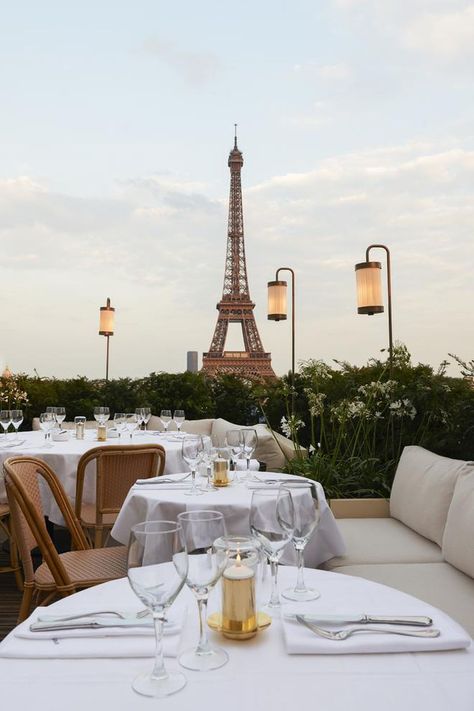 Where to eat in Paris with Eiffel Tower view Paraty, Torre Eiffel Paris, Best Restaurants In Paris, Dinner In Paris, Restaurants In Paris, Romantic Restaurant, Montmartre Paris, Restaurant Paris, Paris Jackson