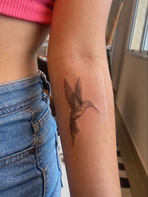 Aesthetic Tattoo Ideas, Unique Tattoo Ideas, 20 Aesthetic, Beautiful Tattoo, Stylist Tattoos, Hummingbird Tattoo, Bird Tattoo, Modern Tattoos, Classy Tattoos