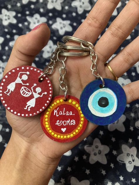 Are you in search good, eco-friendly keychains?Then you are in the right place!😁😍Check out these super cool handmade keychains! 🫶🏼 We assure they will look great with your keys, bag zips or pouches!!😁🥰❤️So what are your waiting for? DM us to get yours! 😍 . PS- Customisation available for the last keychain design in the row!🥰 #keychains #keychainsforsale #handmadekeychains #warliartkeychain #evileyekeychain #customisedkeychains Keychain Using Clay, Hand Made Keychains, Handmade Clay Keychains, Handmade Keychain Ideas, Keychain Painting Ideas, Clay Keychain Diy, Cd Keychain, Eco Friendly Crafts, Key Rings Diy