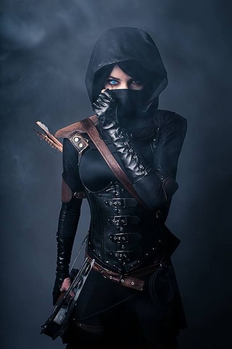 Female Assassin Art, Medieval Outfits, Assassin Costume, Halloween Shoot, Fair Outfit, Wolf Book, Female Assassin, Warrior Outfit, Ren Fair