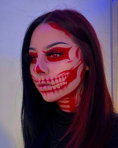 Red And Black Skeleton Makeup, Makeup Ideas With Red Eyeliner, Halloween Makeup Red Eyes, Halloween Makeup With Red Hair, Red Makeup Looks Halloween, Red Day Of The Dead Makeup, Halloween Makeup Red Hair, Clown Skull Makeup, Red Face Paint Ideas