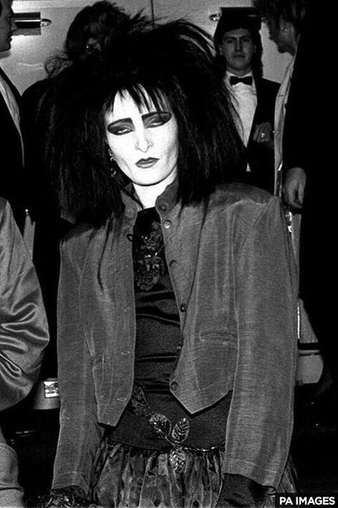 Siouxsie Sioux 80s, Ying Gao, 80s Grunge, Siouxsie And The Banshees, 80s Goth, Siouxsie Sioux, Goth Bands, Female Icons, Goth Music