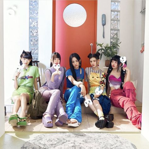 Y2k Girls, New Jeans Style, Extended Play, Powerpuff Girls, Get Up, Melon, South Korean Girls, K Pop, Photo Book