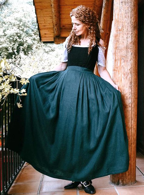 Perfect for all your historical reenactments, this linen skirt will combine perfectly with any bodice or jacket in the shop. It's a must-have piece in your 18th-century wardrobe!  But you can also wear it every day with a modern jacket or sweater, in a very history bounding spirit.  || DESIGN FEATURES || - color: DARK GREEN - 2 panels of linen, patiently pleated according to the 18th-century fashion - 3 m span - long ties on the back and front to attach each panel around your waist - Ankle lengt History Bounding Victorian, 1850s Womens Fashion, Medieval Fashion History, 16th Century Fashion Peasant, History Bounding Fashion, Medieval Peasant Clothing, Modern Medieval Fashion, Ren Faire Costume Women, Historical Skirt