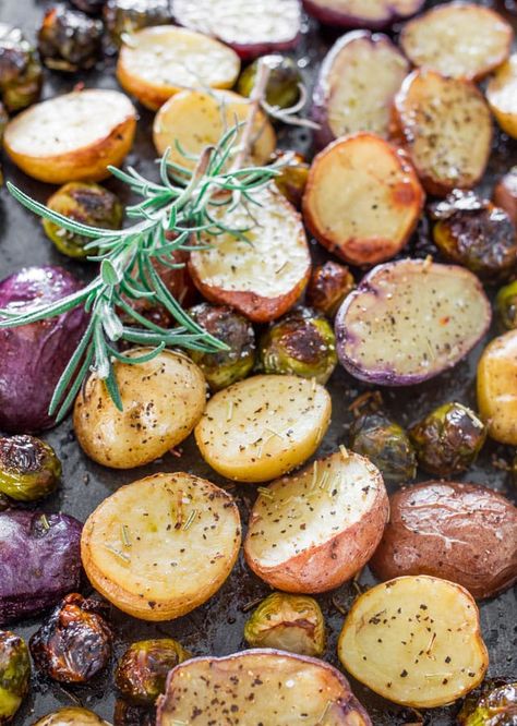 rosemary-balsamic-baby-potatoes-and-brussels-sprouts Balsamic Potatoes, Baby Potato Recipes, Christmas Side Dish Recipes, Baby Potatoes, Veggie Side Dishes, Roasted Brussel Sprouts, Veggie Sides, Veggie Dishes, Brussels Sprouts