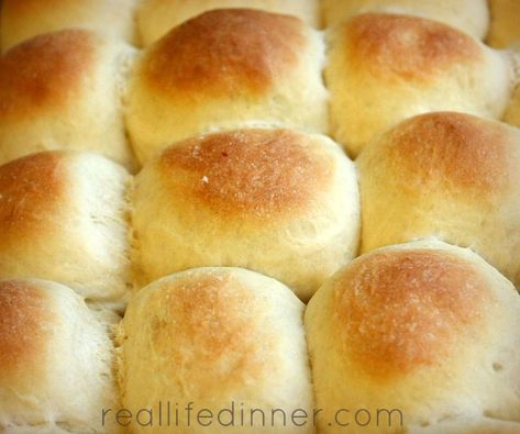 Lunch Lady Cafeteria Rolls {Step by Step Pictures and Instructions….NO MIXER NEEDED} Cafeteria Rolls, Cafeteria Food, Homemade Rolls, Biscuit Rolls, Yeast Rolls, Lunch Lady, School Cafeteria, Breakfast Breads, Bread Rolls