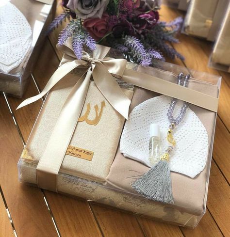 Eid Packing Ideas, Eid Gifts For Him, Wedding Gift Hampers, Xmas Gift Wrap, Wedding Gift Pack, Eid Crafts, Rustic Wedding Gifts, Bridal Gift Wrapping Ideas, Desi Wedding Decor