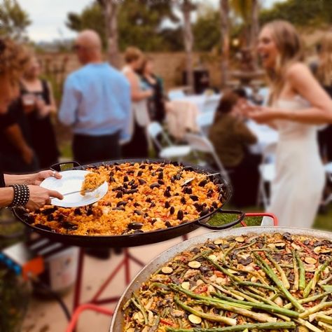 Paella Buffet Wedding, Paella Wedding Reception, Spanish Wedding Food, Paella Wedding, Mediterranean Wedding Food, Bride Party Ideas, Latin Wedding, Paella Party, Spanish Style Wedding