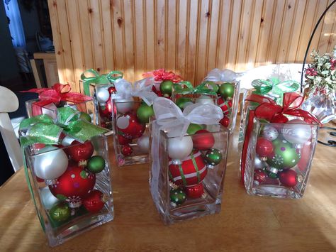 Christmas Party Centerpieces For Table, Work Christmas Table Decorations, Natal, School Christmas Party Centerpieces, Christmas Centerpieces For Work Party, Simple Christmas Centerpieces For Table Party, Office Christmas Party Centerpieces, Office Holiday Party Centerpieces, Company Xmas Party Decorations