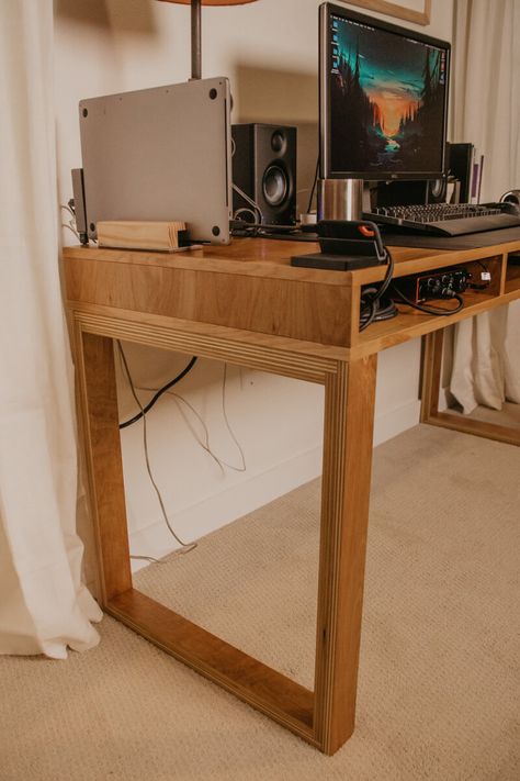 Easy Desk Diy, Plywood Desk Top, Diy Computer Table, Osb Desk, Diy Modern Desk, Plywood Furniture Diy, Diy Pc Desk, Desk Plywood, Computer Desk Bedroom