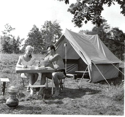 Camping 1950-tallet Vintage Camping Photos, Vintage Camping Gear, Canoe Camping, Camp Site, Camping Glamping, Vintage Camping, Happy Things, Falmouth, Vintage Military