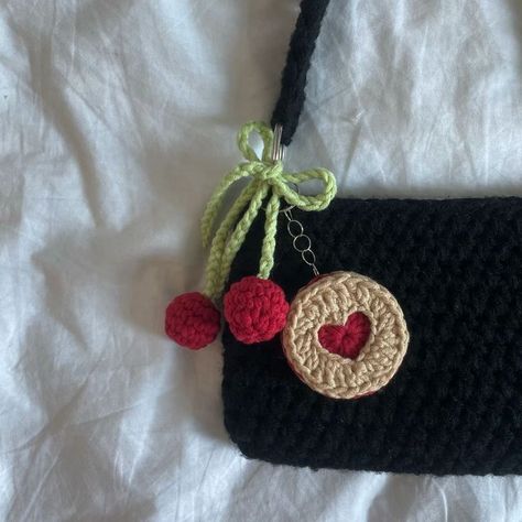 ✅⬆️Download free CLICK⬆️LINK . Small Simple Crochet Ideas, Crochet Charms Bag, Crochet Backpack Charms, Cute Crochet Charms, Mini Things To Crochet, Small Crochet Accessories, Bag Charms Crochet, Crochet Keychain Aesthetic, Crochet Small Gifts Crochet Keychain Aesthetic, Simple Crochet Ideas, Crochet A Bag, Random Crochet, Easy Crochet Bag, Diy Crochet Bag, Korean Kpop, Crochet Backpack, Crochet Clutch